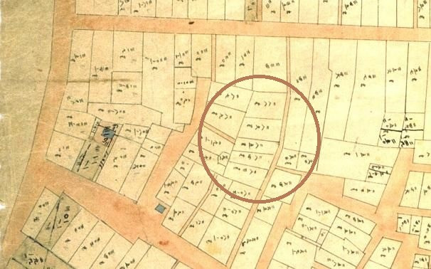 コの字の中庭にある家と価格